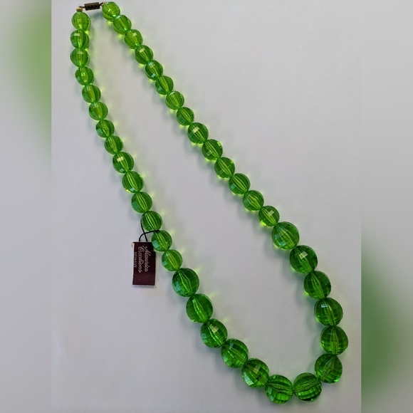 NOS NWT FIFTH AVE. GORGEOUS GREEN FACETED NECKLACE - Picture 2 of 12